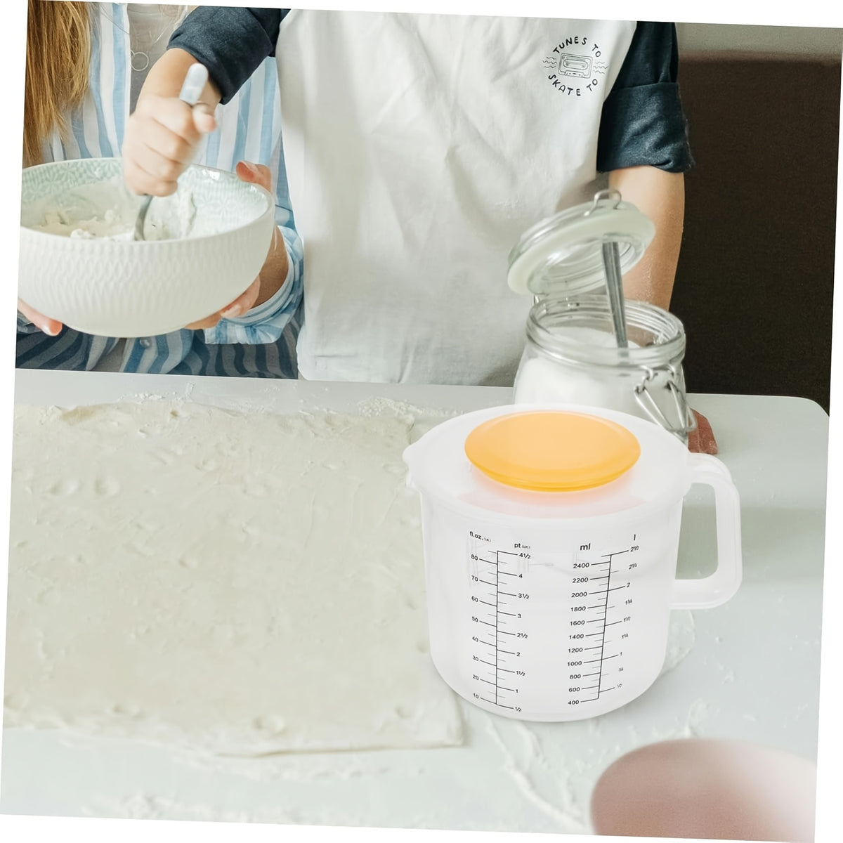 2.5L Mixing Bowl with Lid, Measuring Cup & Scale – Splash-Proof, Durable Plastic, 84.5oz Large Capacity for Salad, Baking & Food Storage