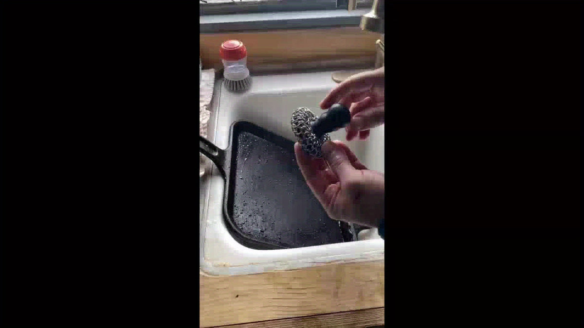 Cast Iron Cleaning Kit with 316 Stainless Steel Chainmail Scrubber – Cleaning Brush, Pan & Grill Scrapers for Skillet, Wok, Grill & Pre-Seasoned Cookware, Ergonomic Cast Iron Care Set