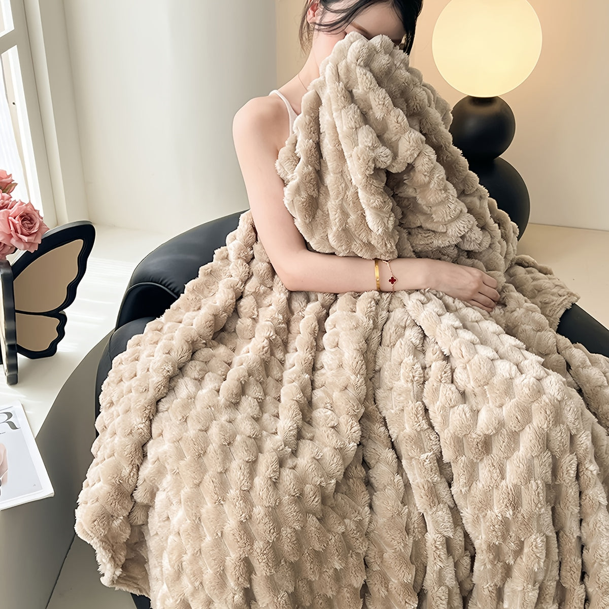 Super Soft Fuzzy Plush Throw Blanket 100% Polyester Lightweight Queen Size Bed Blanket for Women Bedroom Spring Summer 4 Colors 4 Sizes