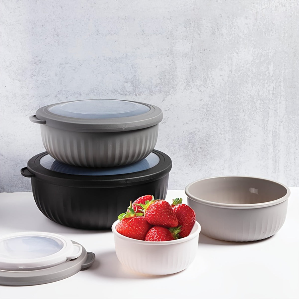 Wide Mouth Plastic Mixing Bowl Set with Lids 8 Piece 4 Bowls 4 Flip-Top Lids Multiple Sizes Food Grade Dishwasher Safe Freezer Safe Snack Salad Dressing Bowl Black Pink Blue