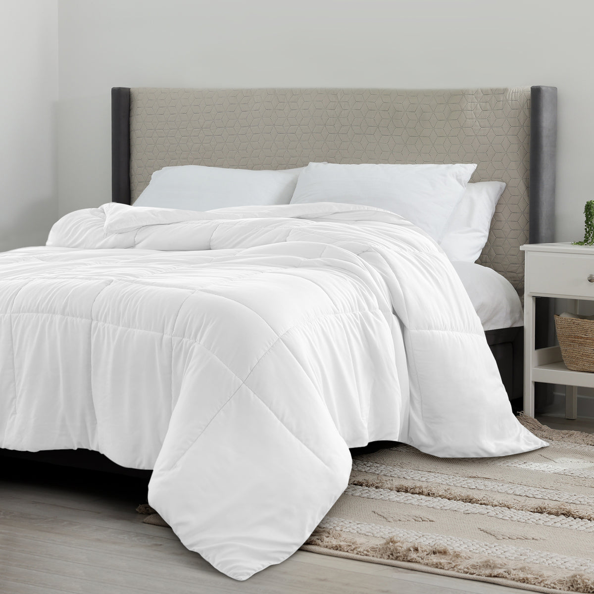 All Season Comforter with Corner Tabs & Box Stitching – Soft Fluffy Lightweight Hotel-Quality Duvet Insert for Twin Queen King, Breathable Year-Round Bedding