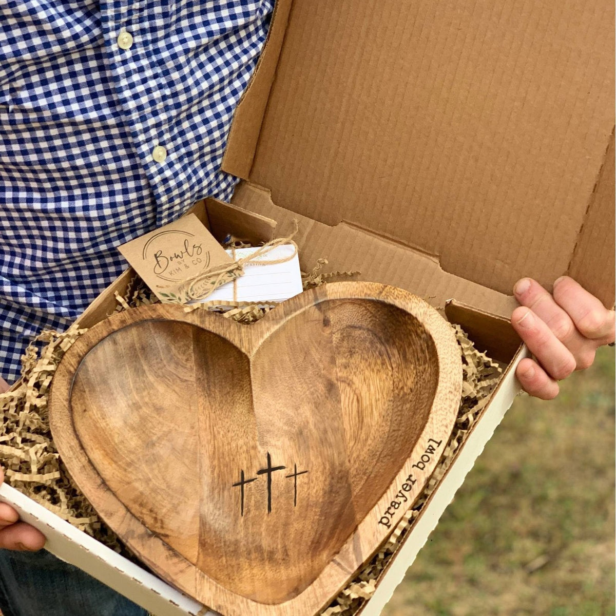 Wooden Heart Prayer Bowl & 30 Prayer Card Set Handcrafted Retro Decorative Bowl with Carved Cross – Christian Home Decor Easter Religious Gift for Prayer Room, Kitchen & Living Space