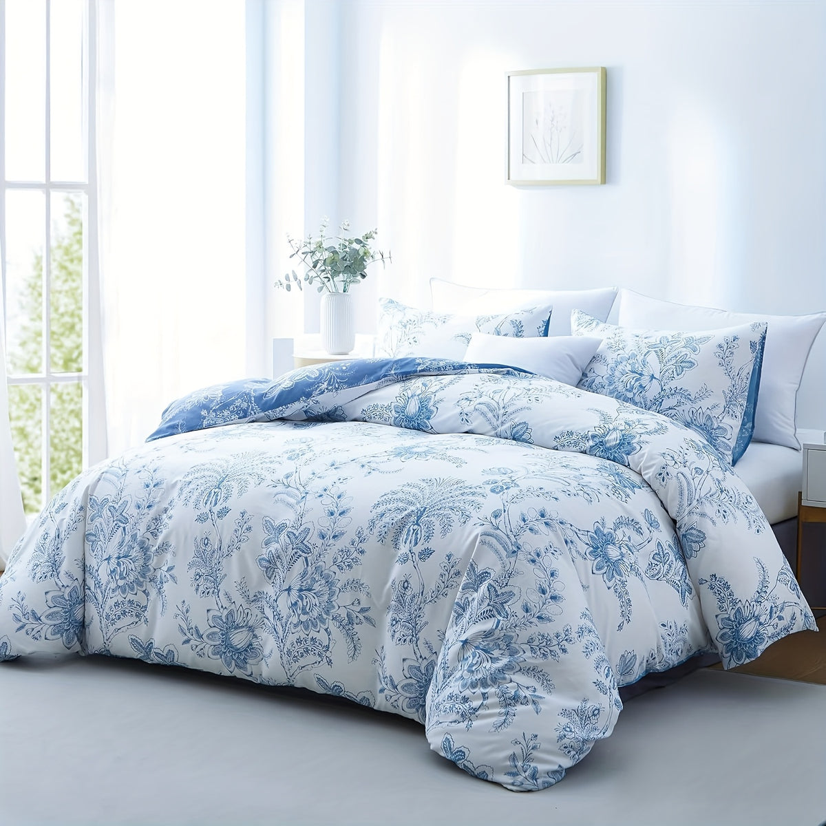 Soft Floral Comforter Set 3-Piece Easy Care – Lightweight Breathable All-Season Quilt with Pillowcases, Light Blue, White & Beige, Bed in a Bag Twin Queen King