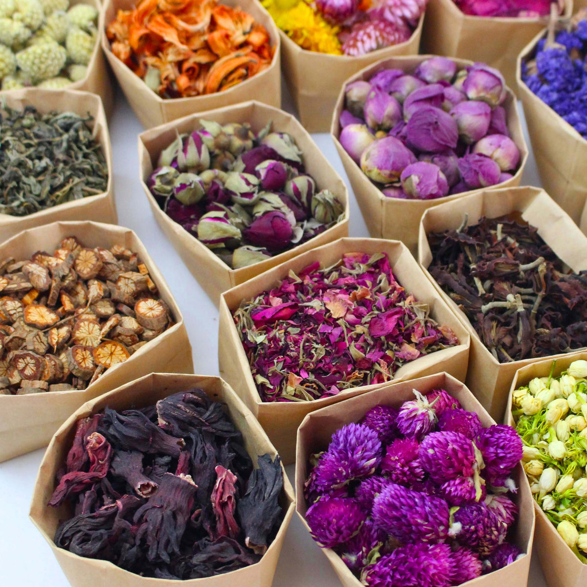 Dried Flowers Craft Set 24pcs Roses Jasmine Peony Lavender Forget-Me-Not Dried Plant Kit for Resin Jewelry Making DIY Candle Soap Scrapbooking Seasonal Decor