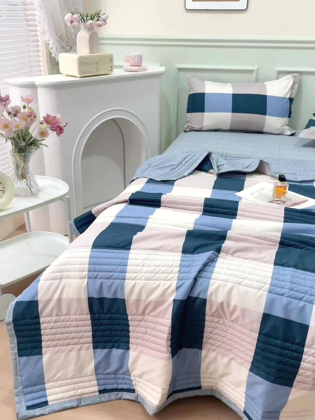 Summer Cooling Quilt Set 3 Piece Thin Quilt 2 Pillowcases Floral Embossed Skin Friendly Soft All Season Comforter - Twin Full Queen King Hotel Bedroom