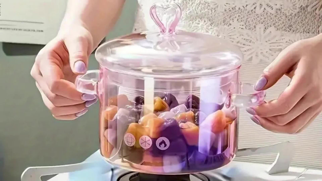 Heart-Shaped Borosilicate Glass Cooking Pot – 50oz Non-Stick Stew Pot with Lid, Heat-Resistant, Dishwasher Safe, Pink Love Design