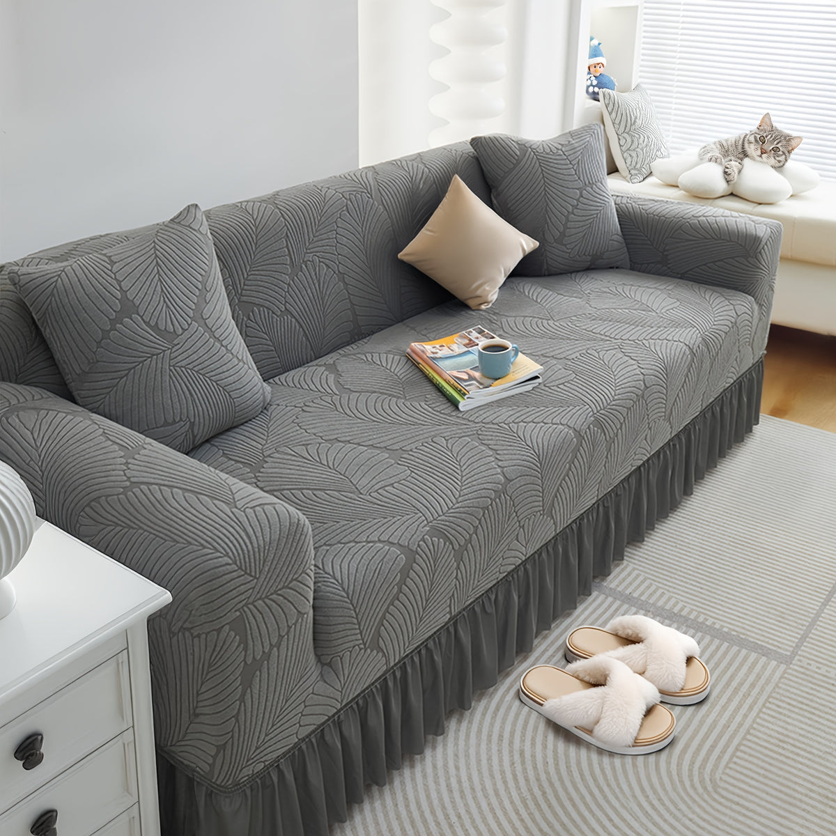 Luxury Skirted Sofa Cover Full Coverage Stretch Velvet Slipcover – Anti-Slip Pet-Friendly Couch Protector for 1/2/3/4-Seater, Soft Warm Furniture Cover in Navy Blue & Charcoal Gray for Winter Christmas Home Decor