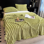 Quilted Anti-Static Thick Throw Blanket – Warm Cozy Twill Weave Bed Blanket in 7 Colors & 4 Sizes for Bedroom, Dorm & Office Nap