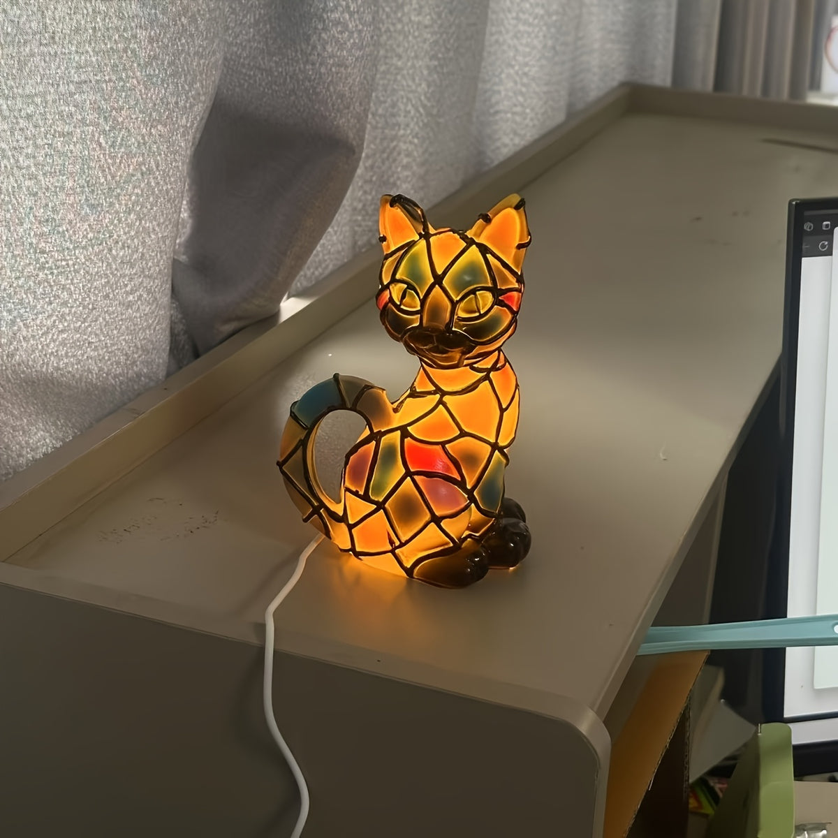 USB Glowing Cat Statue Collectible Figurine – Cute Pet Cat Themed Night Light Sculpture, Home Decoration Accent for Cat Lovers, Holiday Gift, Family Living Room Desk Decor