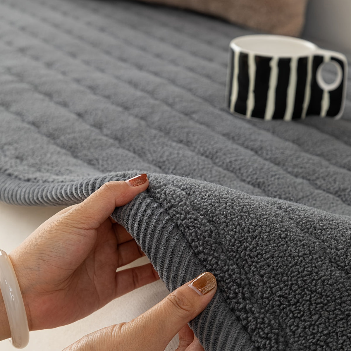 Plaid Sofa Protector Thickened Non-Slip Machine Washable Stretchable Pet Friendly - Sofa Cover for Living Room Bedroom Office Loveseat 4 Seater 6 Colors