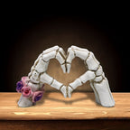 Skull Heart-Shaped Hand Resin Statue – Unique Desktop Decoration, Modern Art Decor & Halloween Decor Figurine, Spooky Gothic Gift