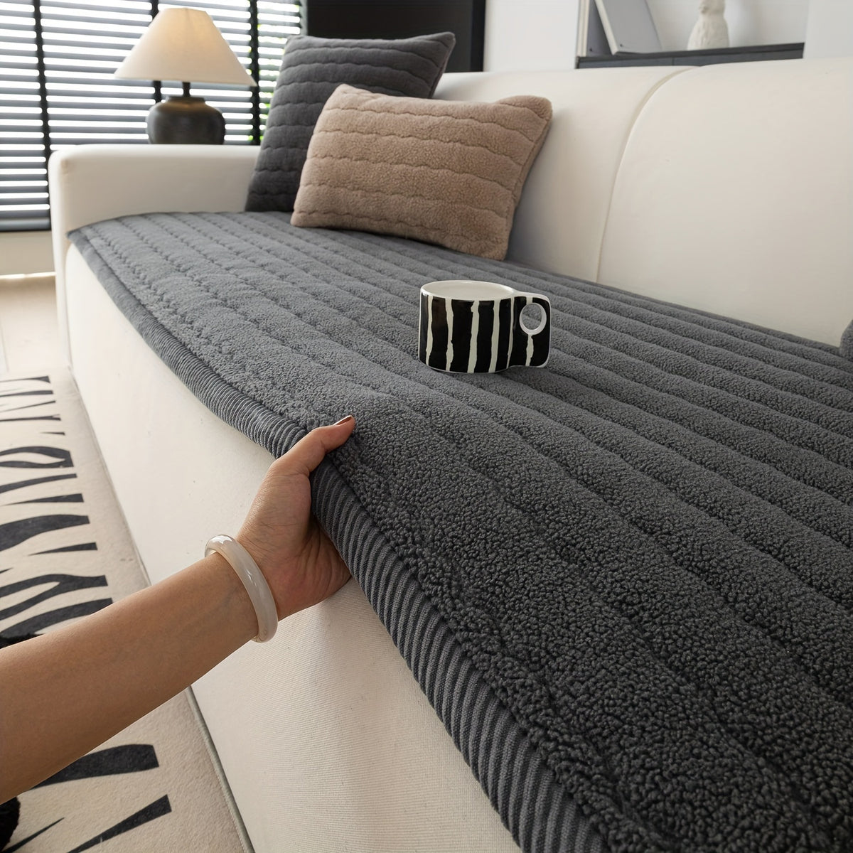 Plaid Sofa Protector Thickened Non-Slip Machine Washable Stretchable Pet Friendly - Sofa Cover for Living Room Bedroom Office Loveseat 4 Seater 6 Colors