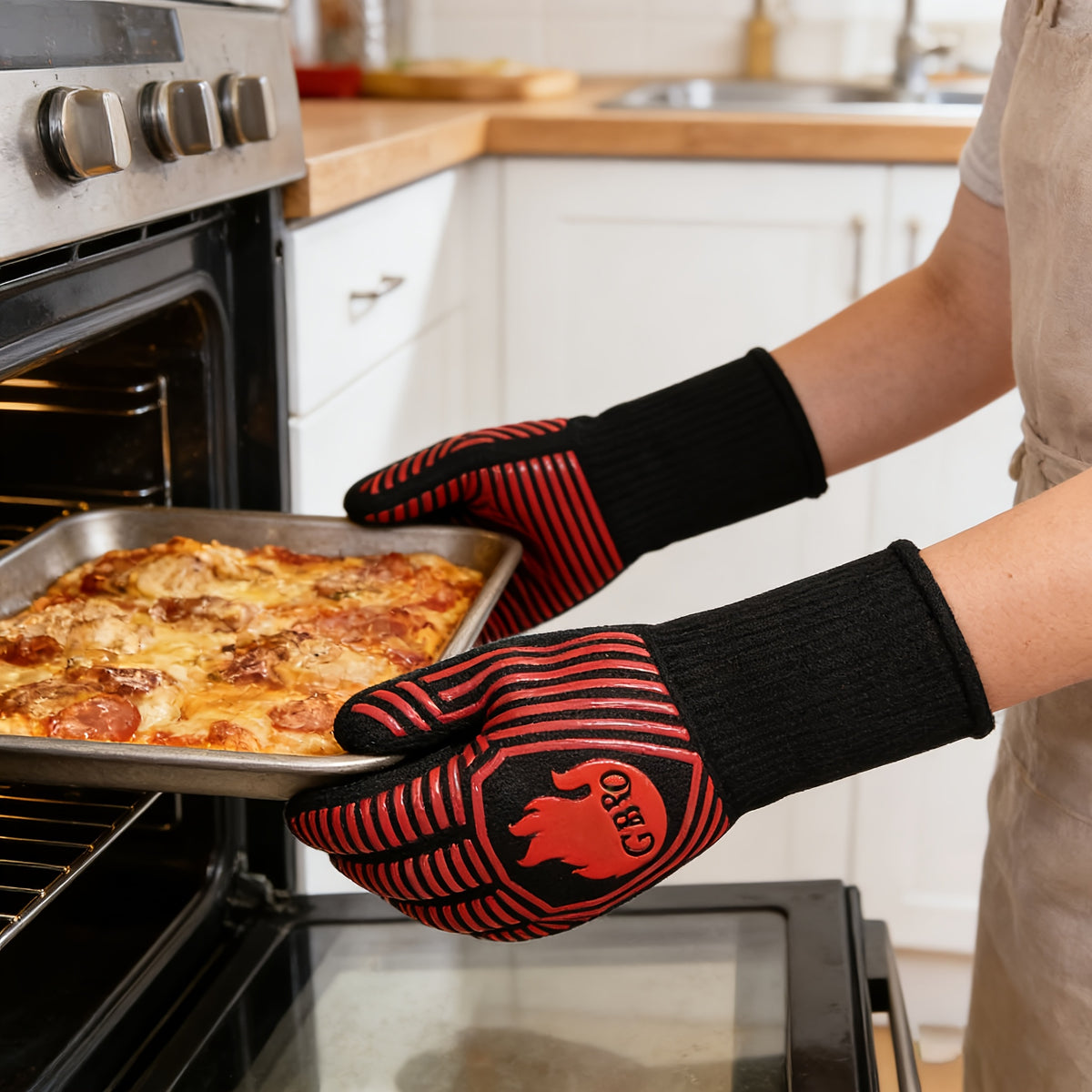 Heat-Resistant Silicone BBQ Grilling Gloves – Food-Safe Heat-Insulating Glove Set for Indoor & Outdoor Grilling, Barbecuing, Baking & Cooking, Red and Black